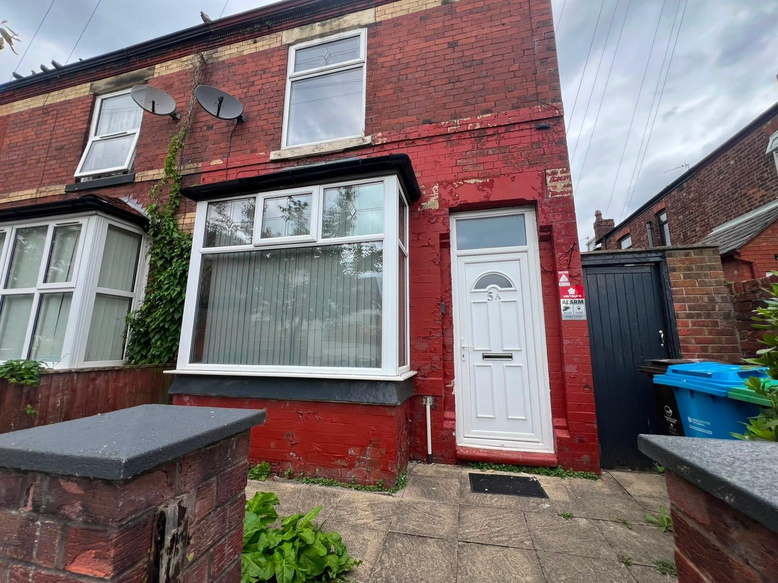 Fully Furnished 4-Bedroom Home in Manchester