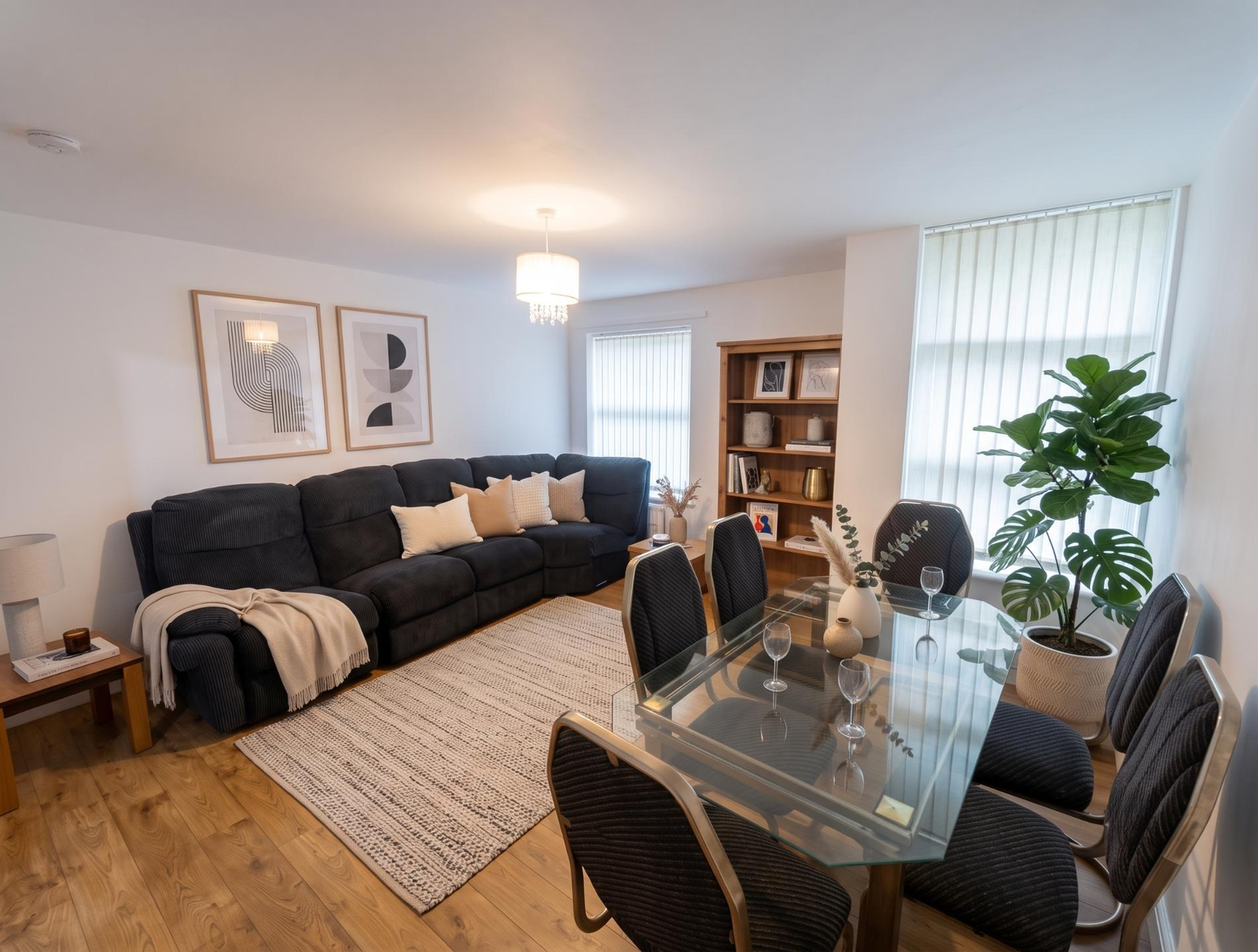 Furnished 2-Bedroom Apartment in Manchester