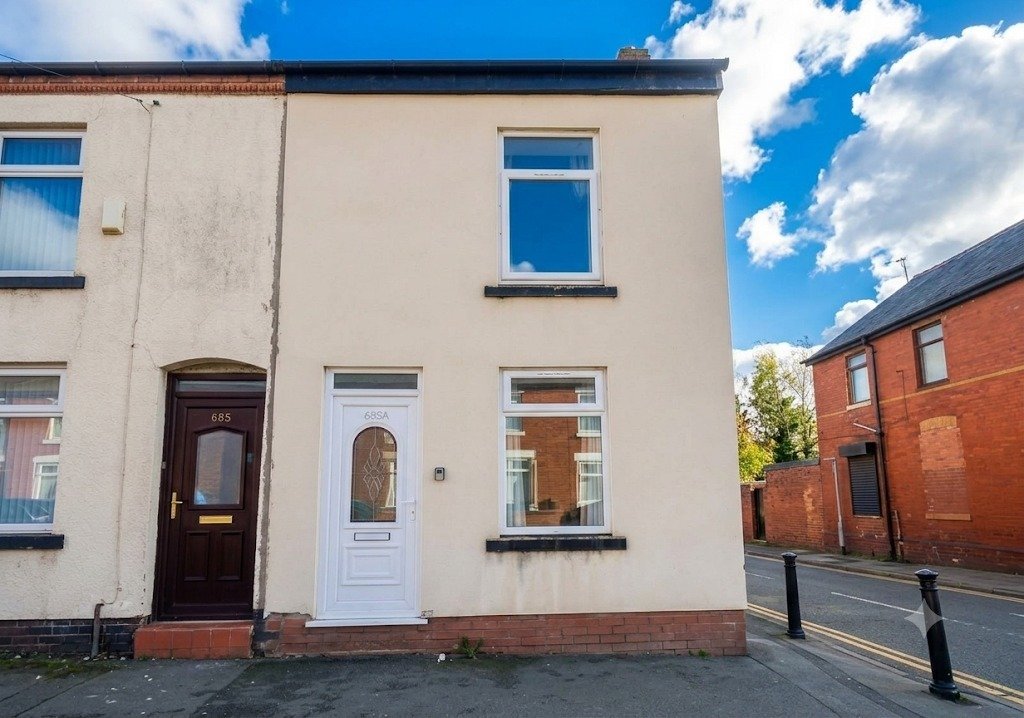Two-Bedroom House to Rent in Middleton, M24