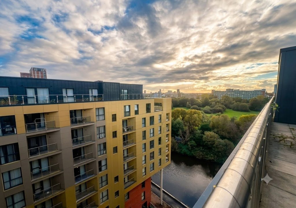 Modern Two-Bedroom Furnished Apartment in Salford