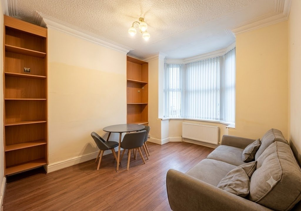 Spacious Four-Bedroom Furnished House on Great Western Street, Manchester
